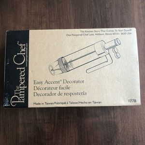 New Pampered Chef East Accent Decorator